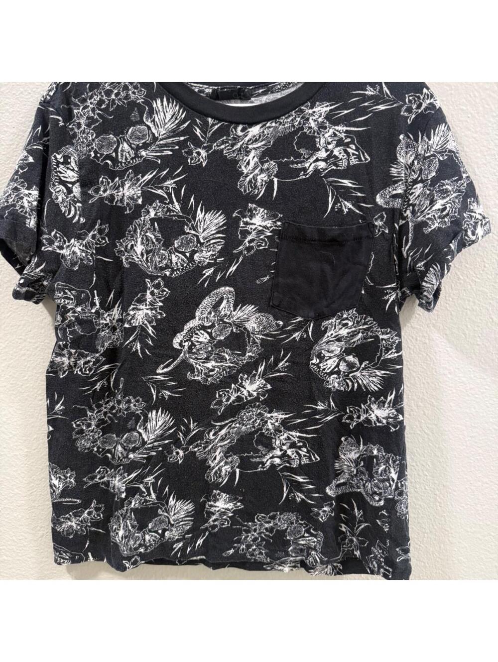 Truth Men's Black and Grey Tshirt